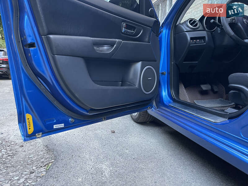 Хэтчбек Mazda 3 2003 в Киеве