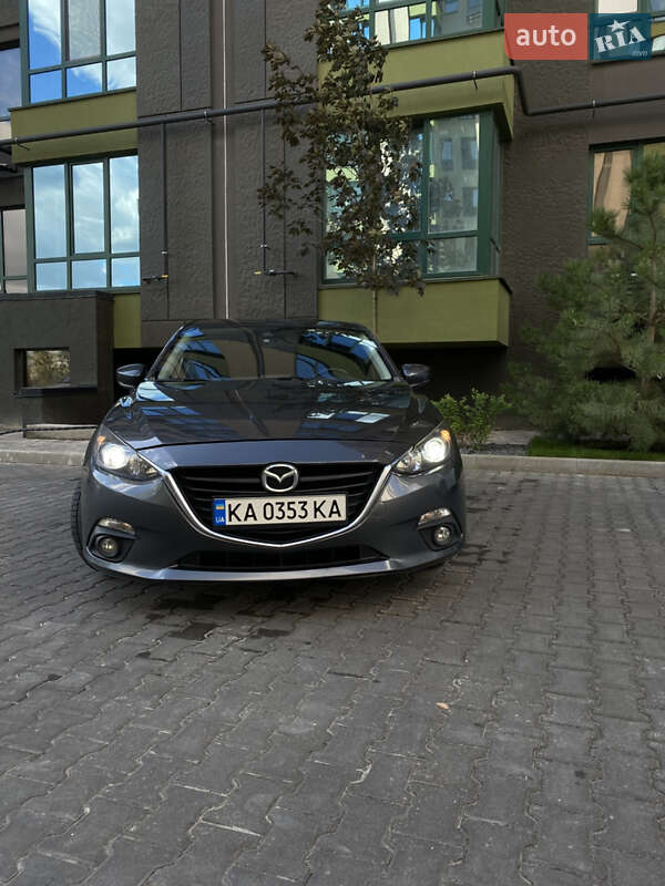 Седан Mazda 3 2017 в Киеве