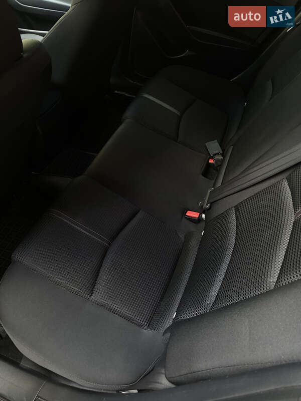 Седан Mazda 3 2017 в Киеве