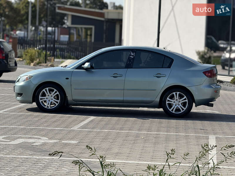 Седан Mazda 3 2003 в Луцке