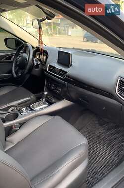 Седан Mazda 3 2015 в 