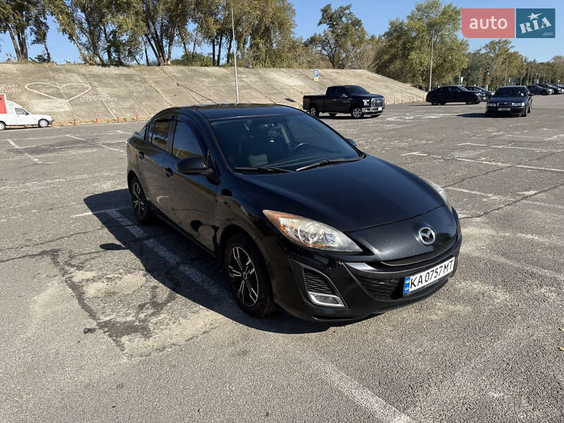 Седан Mazda 3 2012 в 