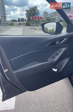 Седан Mazda 3 2014 в 