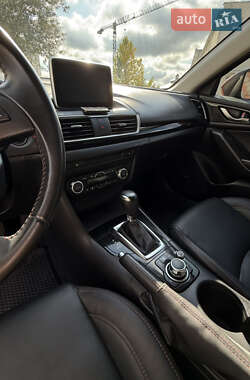 Хэтчбек Mazda 3 2015 в 