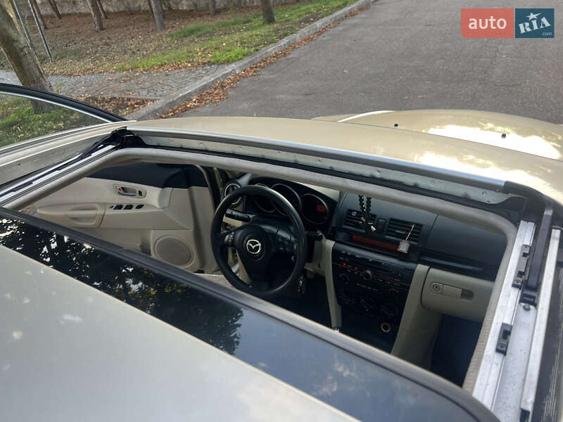 Седан Mazda 3 2004 в Днепре