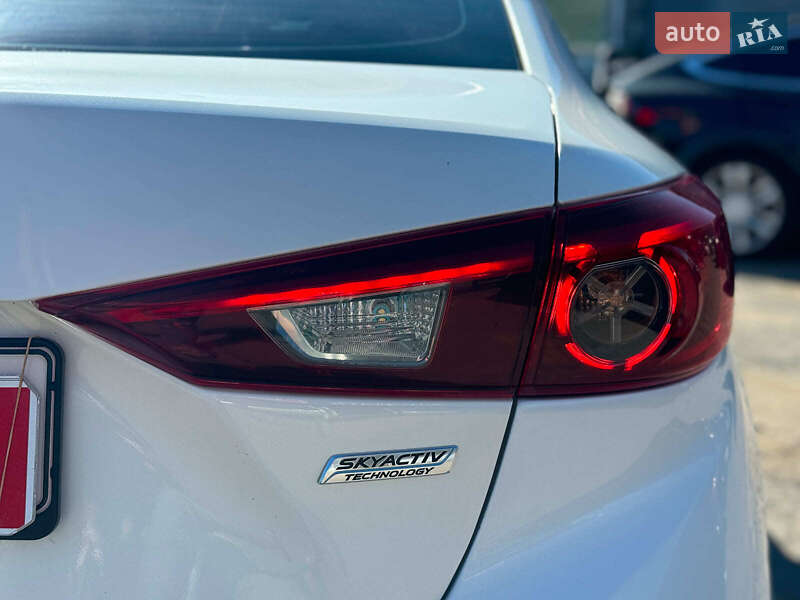 Седан Mazda 3 2014 в Виннице