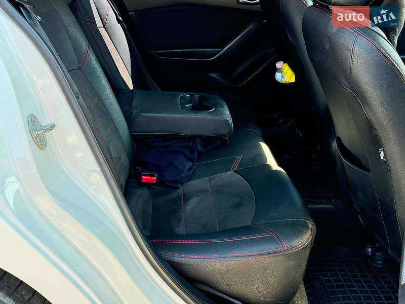 Седан Mazda 3 2014 в Виннице