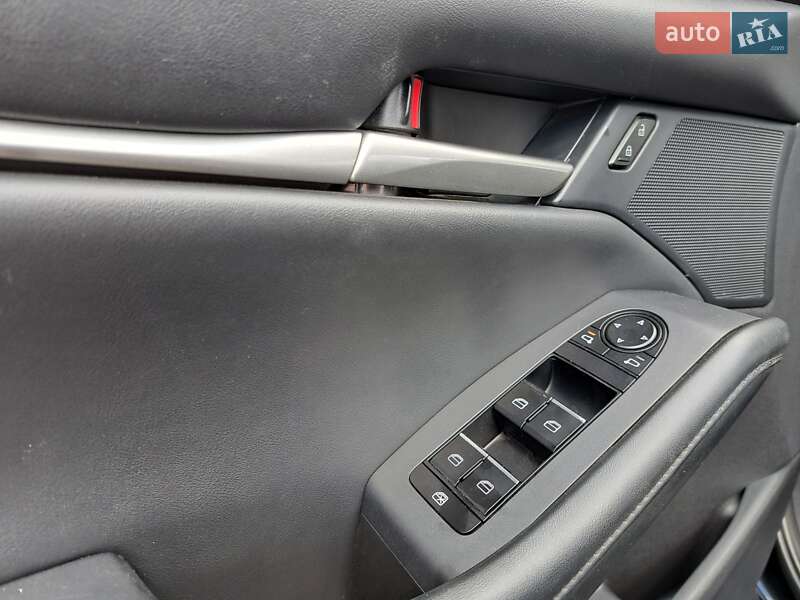 Седан Mazda 3 2019 в Киеве