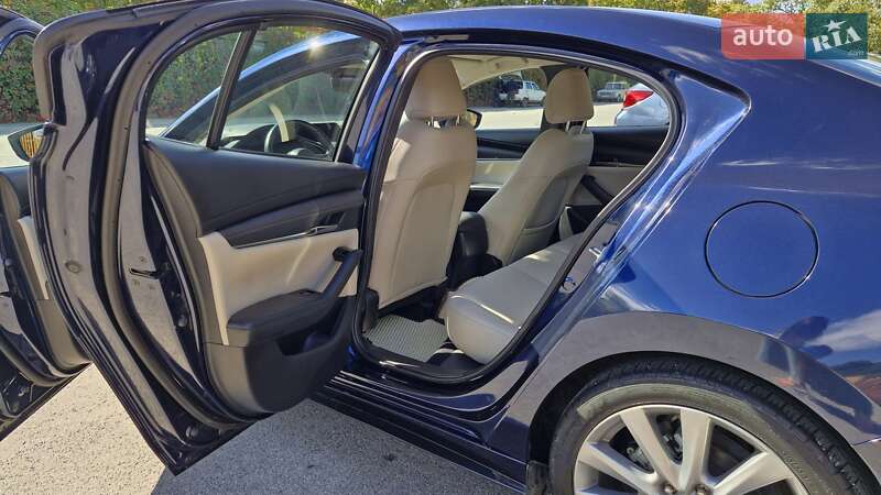Седан Mazda 3 2019 в Днепре