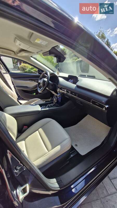 Седан Mazda 3 2019 в Днепре