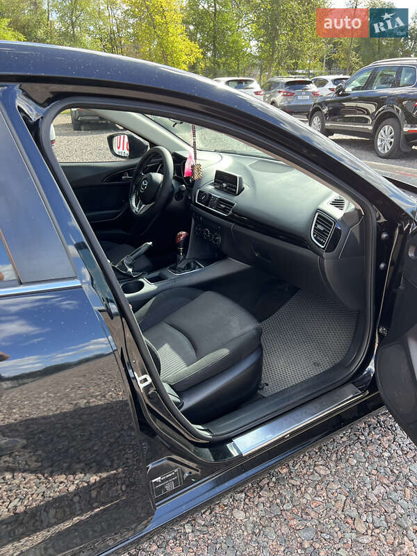 Седан Mazda 3 2016 в Черкассах