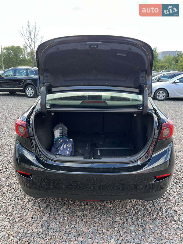 Седан Mazda 3 2016 в Черкассах