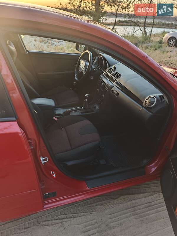 Седан Mazda 3 2005 в Днепре