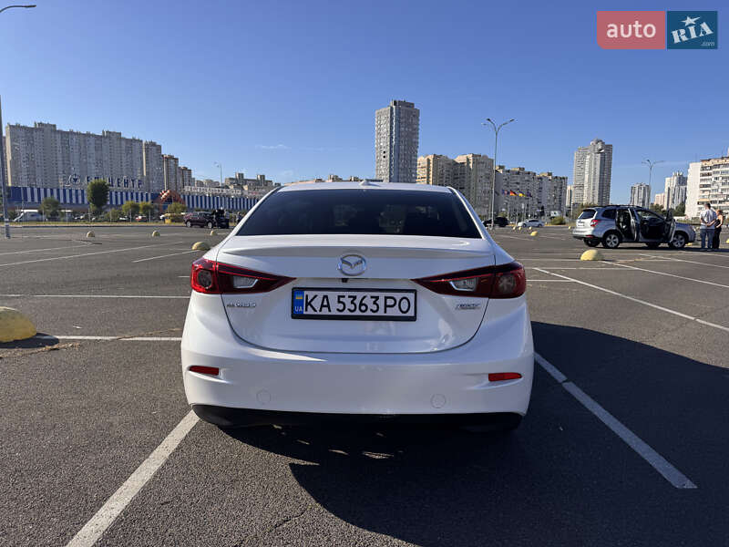 Седан Mazda 3 2017 в Киеве