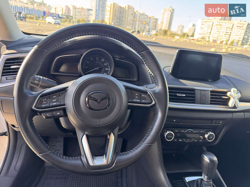 Седан Mazda 3 2017 в Киеве