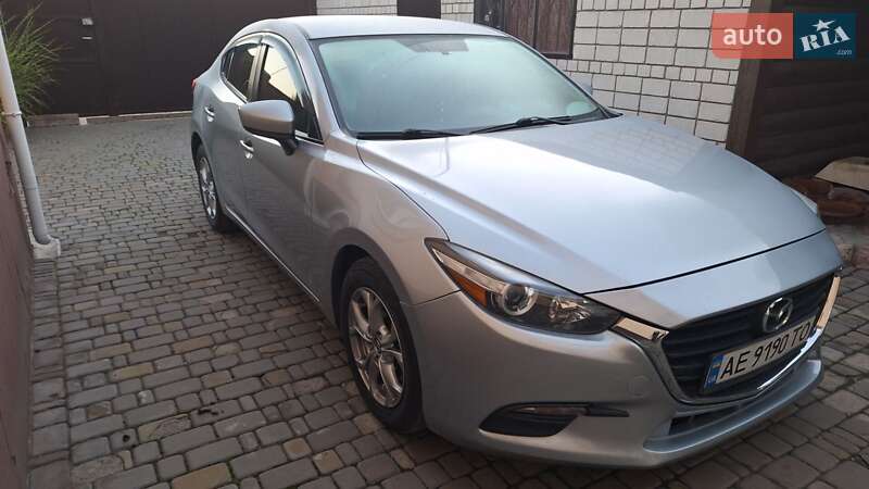 Седан Mazda 3 2016 в Днепре