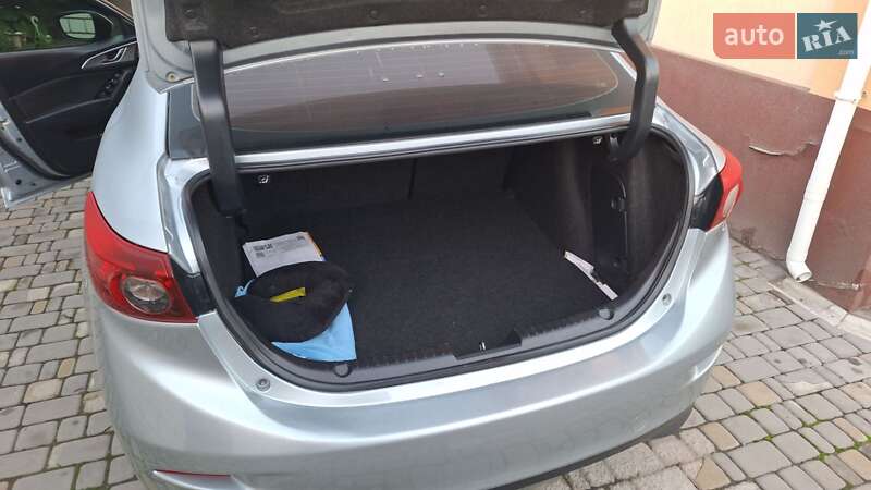 Седан Mazda 3 2016 в Днепре