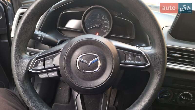 Седан Mazda 3 2016 в Днепре