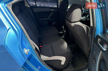 Седан Mazda 3 2011 в 