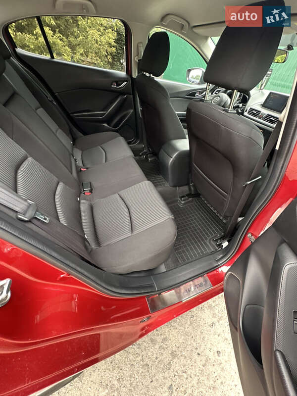 Седан Mazda 3 2014 в Киеве