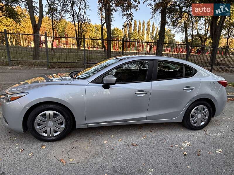 Седан Mazda 3 2016 в Киеве