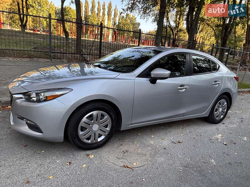 Седан Mazda 3 2016 в Киеве