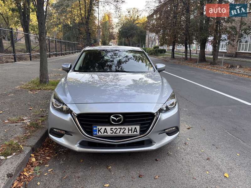 Седан Mazda 3 2016 в Киеве