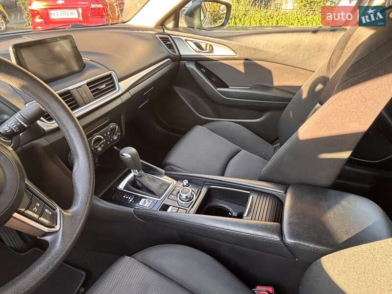 Седан Mazda 3 2016 в Киеве