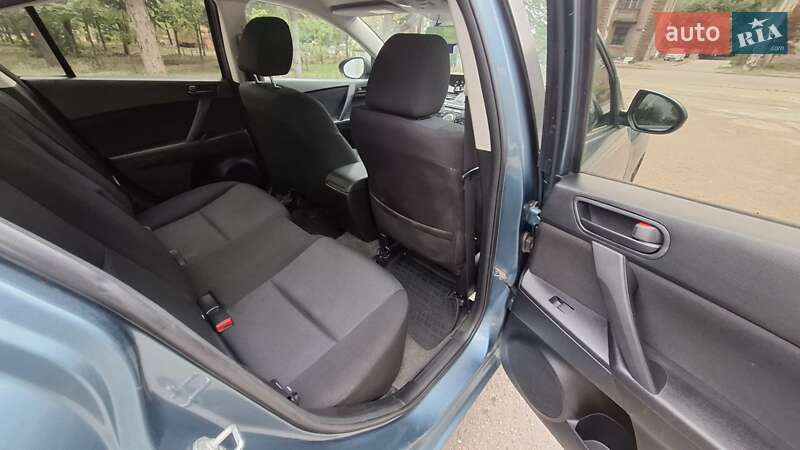 Седан Mazda 3 2010 в Запорожье