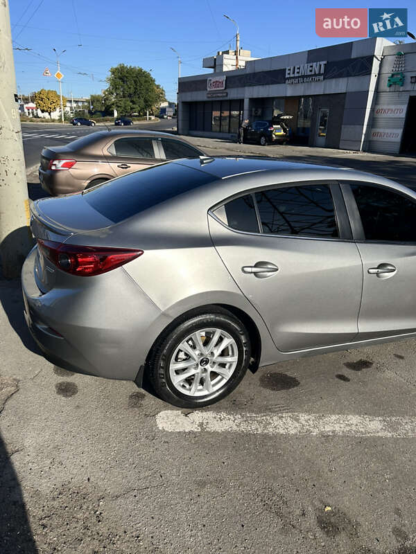 Седан Mazda 3 2014 в Днепре