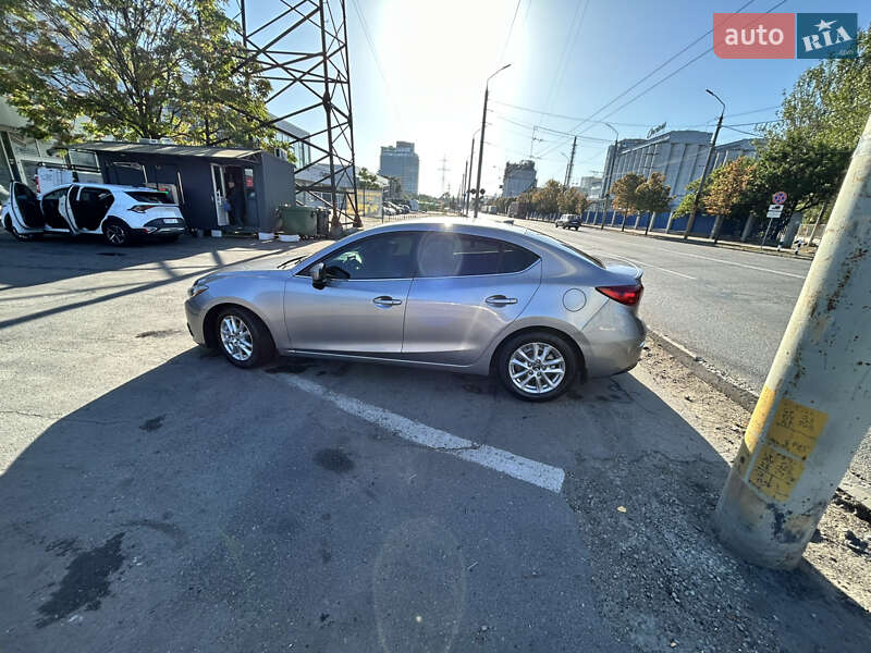 Седан Mazda 3 2014 в Днепре