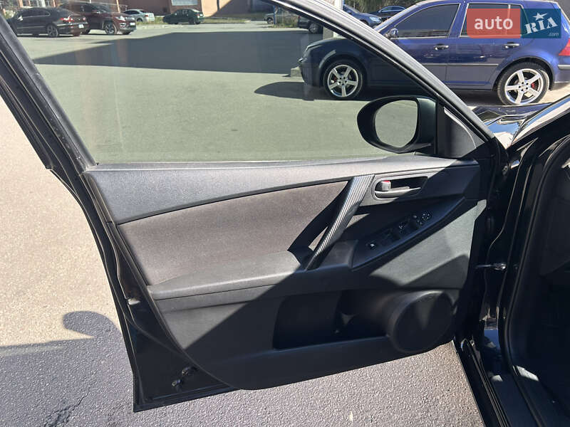 Седан Mazda 3 2011 в Харькове