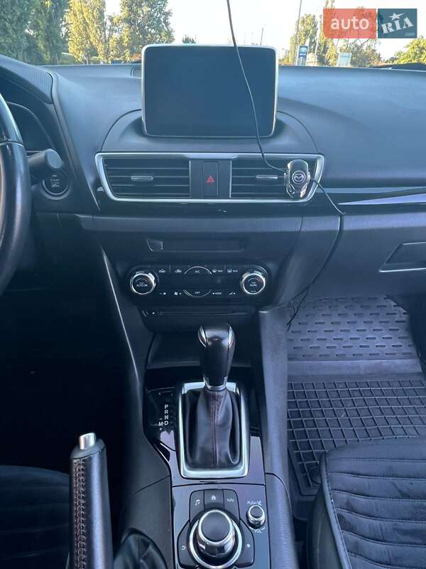 Седан Mazda 3 2015 в Кременчуге
