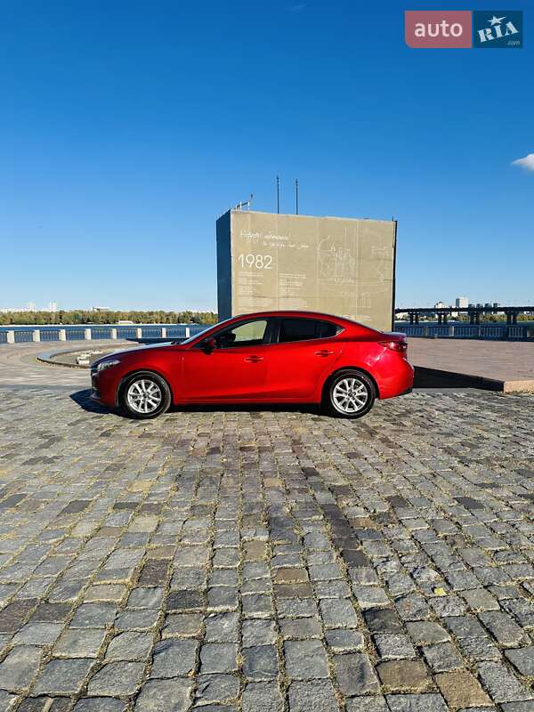 Седан Mazda 3 2016 в Киеве