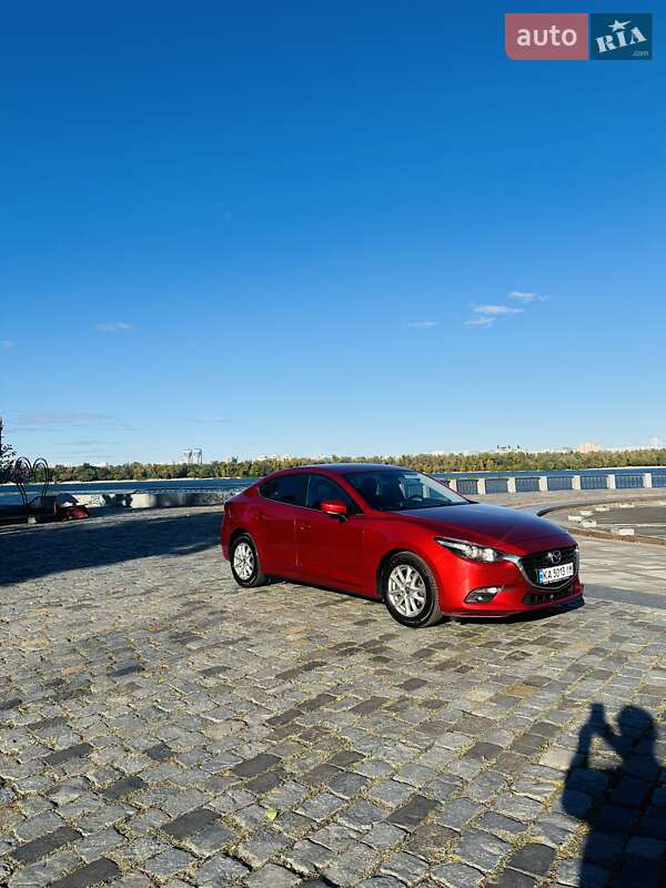 Седан Mazda 3 2016 в Киеве