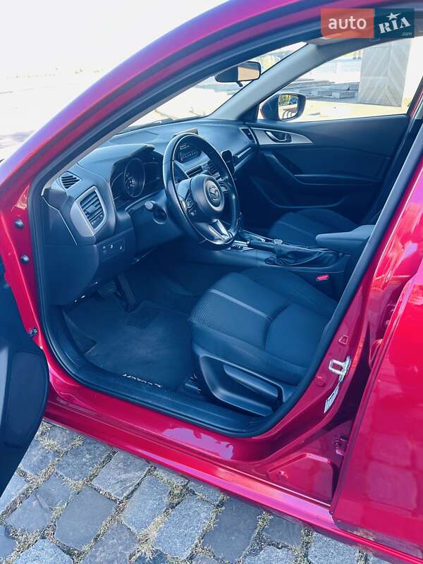 Седан Mazda 3 2016 в Киеве