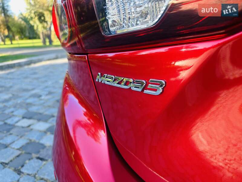 Седан Mazda 3 2016 в Киеве