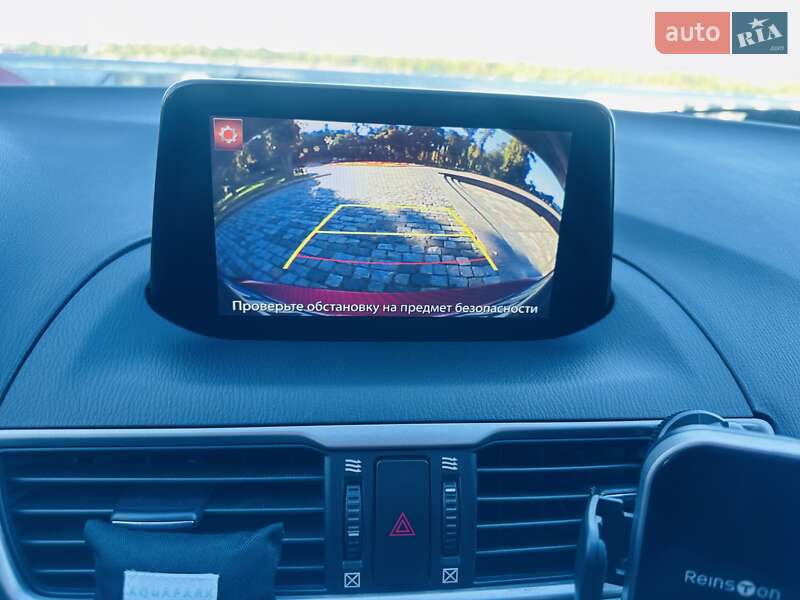 Седан Mazda 3 2016 в Киеве