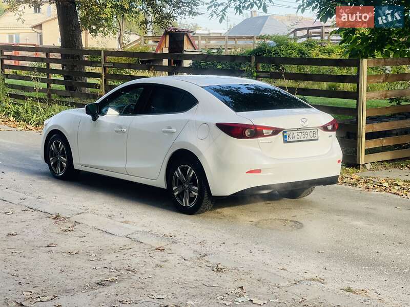 Седан Mazda 3 2017 в Киеве