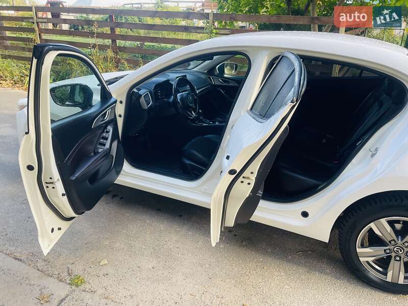 Седан Mazda 3 2017 в Киеве