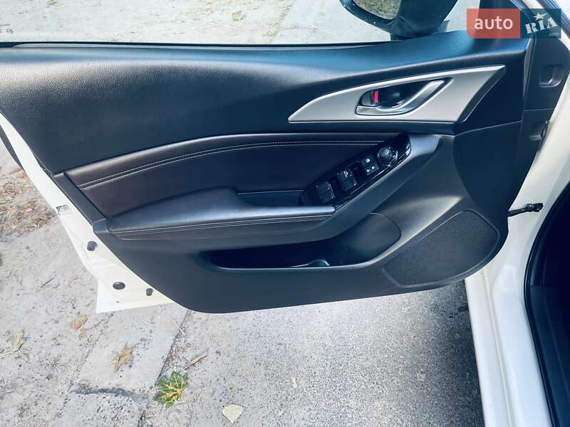 Седан Mazda 3 2017 в Киеве