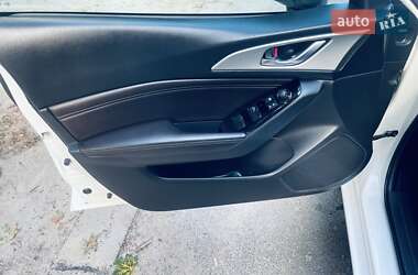 Седан Mazda 3 2017 в 