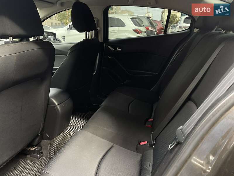 Седан Mazda 3 2013 в Днепре