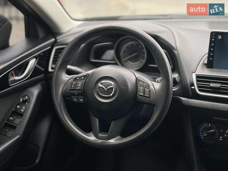 Седан Mazda 3 2013 в Днепре