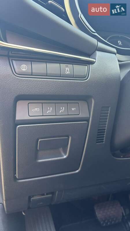 Седан Mazda 3 2019 в Львові