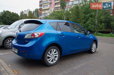 MAZDA 3 2011