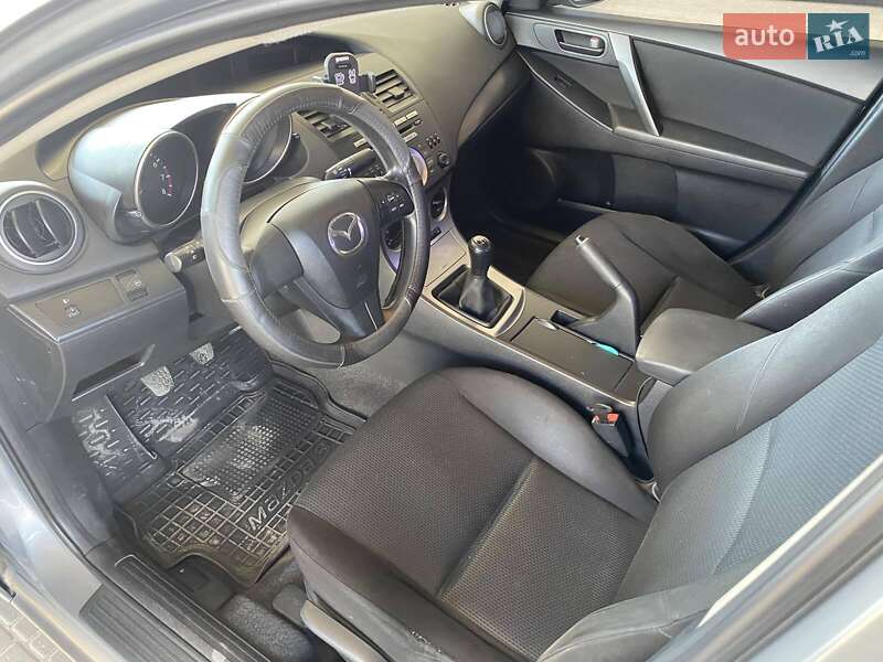 Седан Mazda 3 2010 в Николаеве