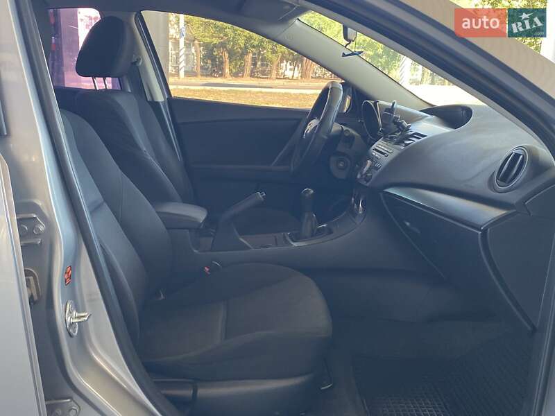 Седан Mazda 3 2010 в Николаеве