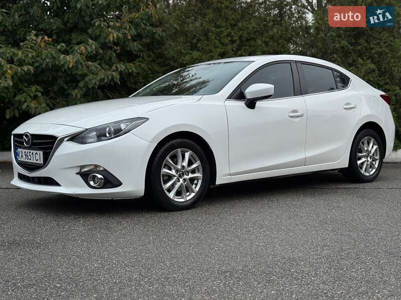Седан Mazda 3 2015 в Киеве