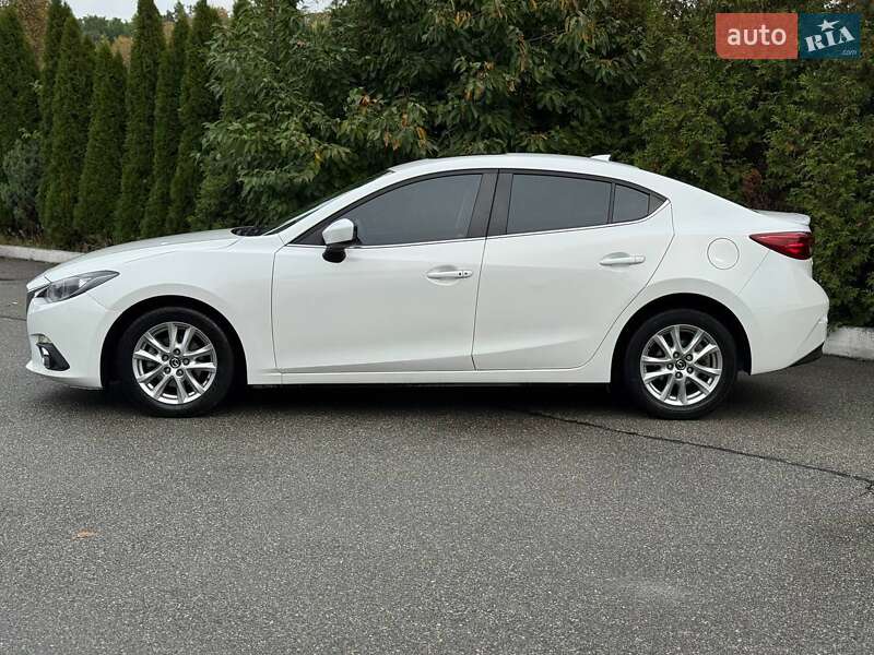 Седан Mazda 3 2015 в Киеве
